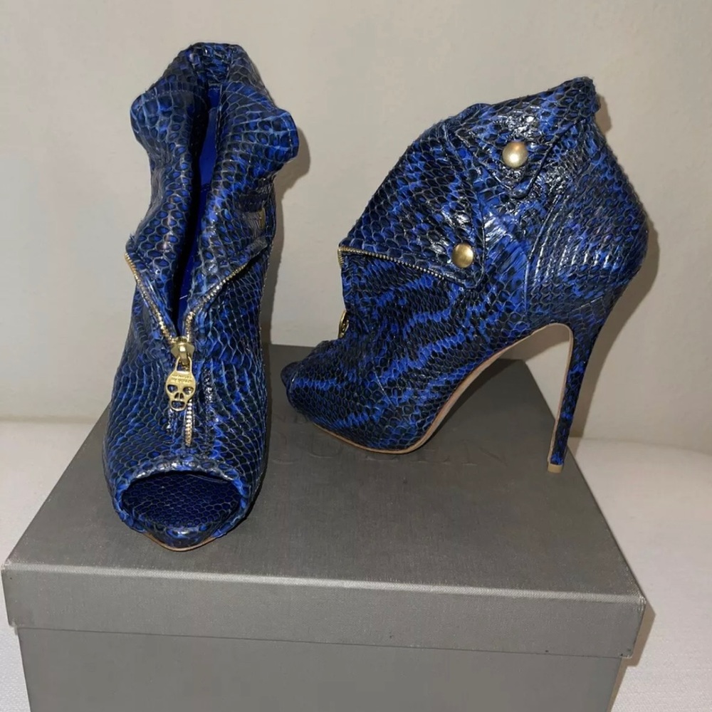 ALEXANDER MCQUEEN SKULL SNAKESKIN BOOTIES HEELS 40
